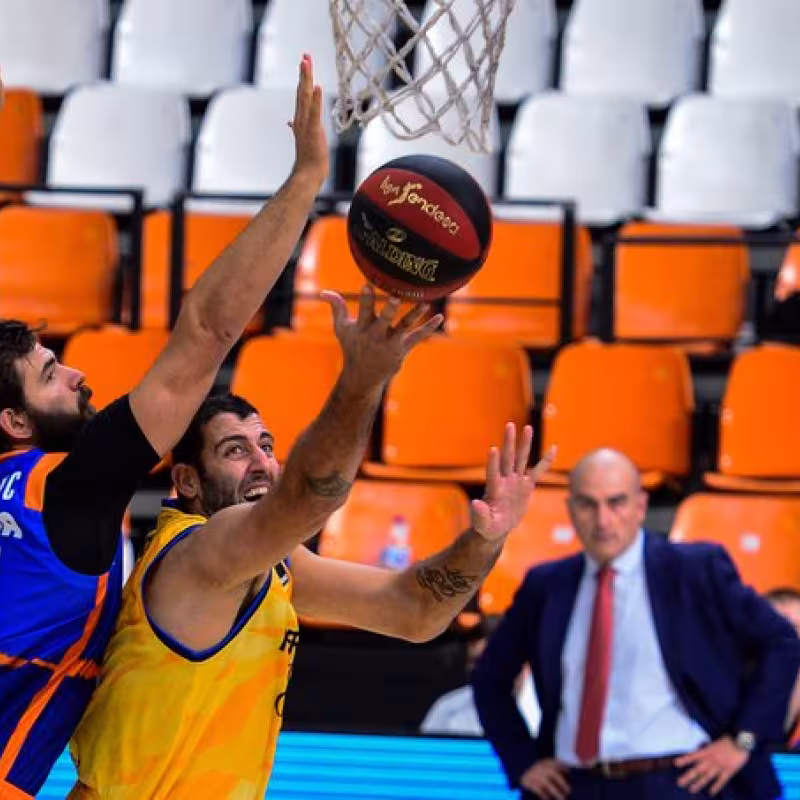El Valencia arrasa al Gran Canaria y elimina al Real Madrid