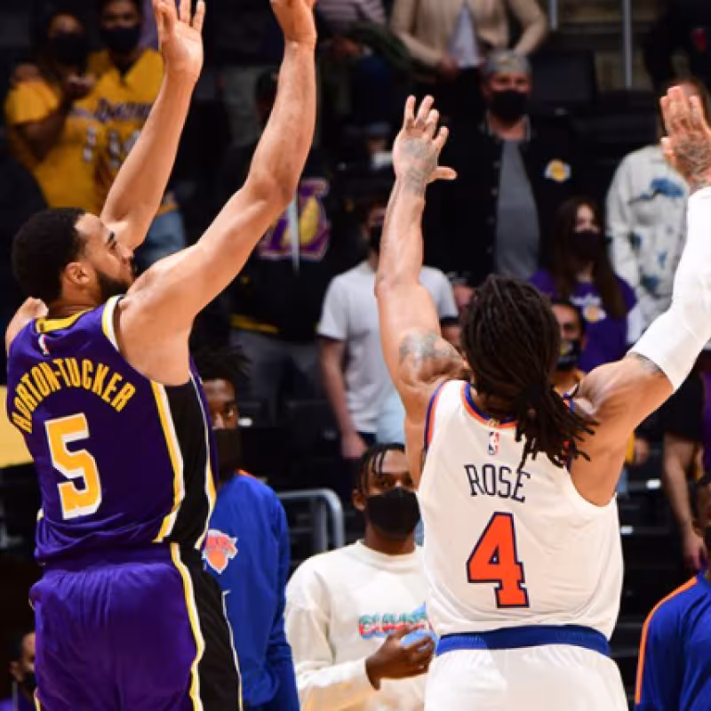 Horton Tocker, frente a Rose, en el Lakers-Knicks de la pasada madrugada. 