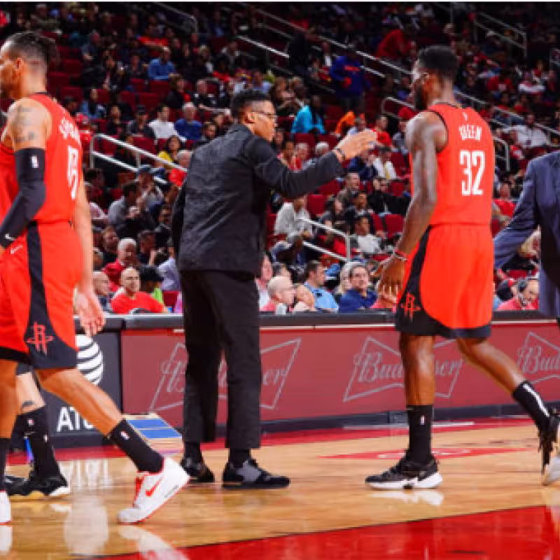 Los Rockets siguen lanzando más triples que tiros de dos