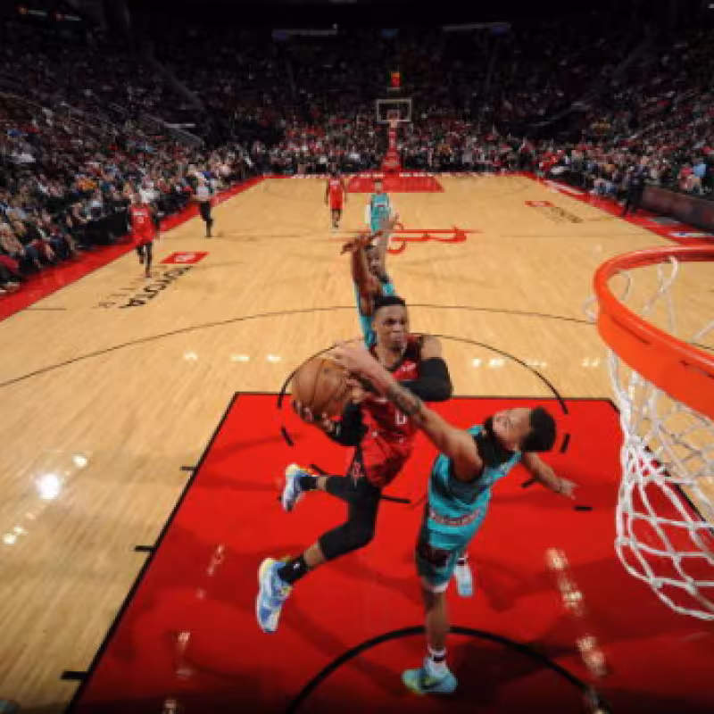 Los Rockets dan rienda suelta al festival del triple