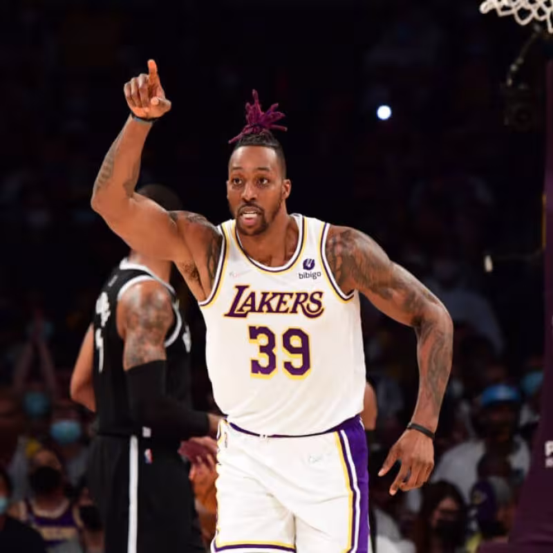 Brooklyn Nets arrasa a Lakers con un Howard histórico por datos negativos