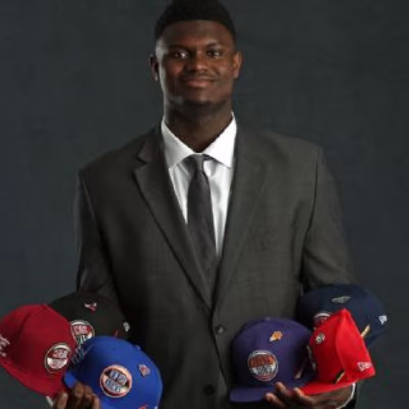 Zion Williamson firma con un agente y ya está listo para el Draft