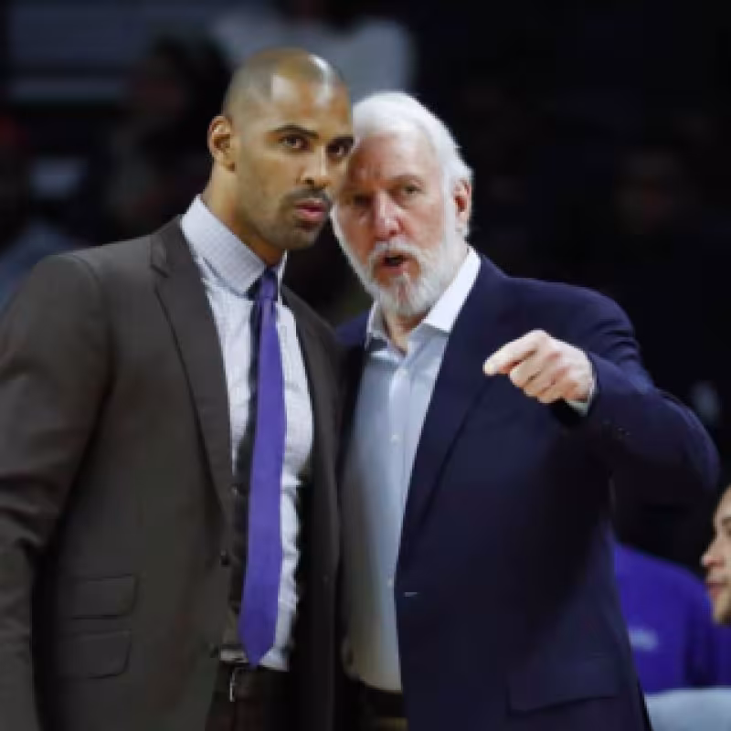 Brett Brown le "roba" a Gregg Popovich a Ime Udoka