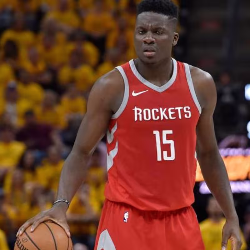 Clint Capela juega a pesar de padecer problemas respitatorios