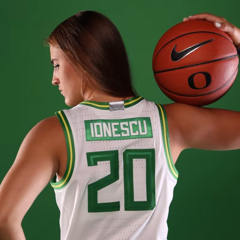Sabrina Ionescu, futura estrella del baloncesto femenino.