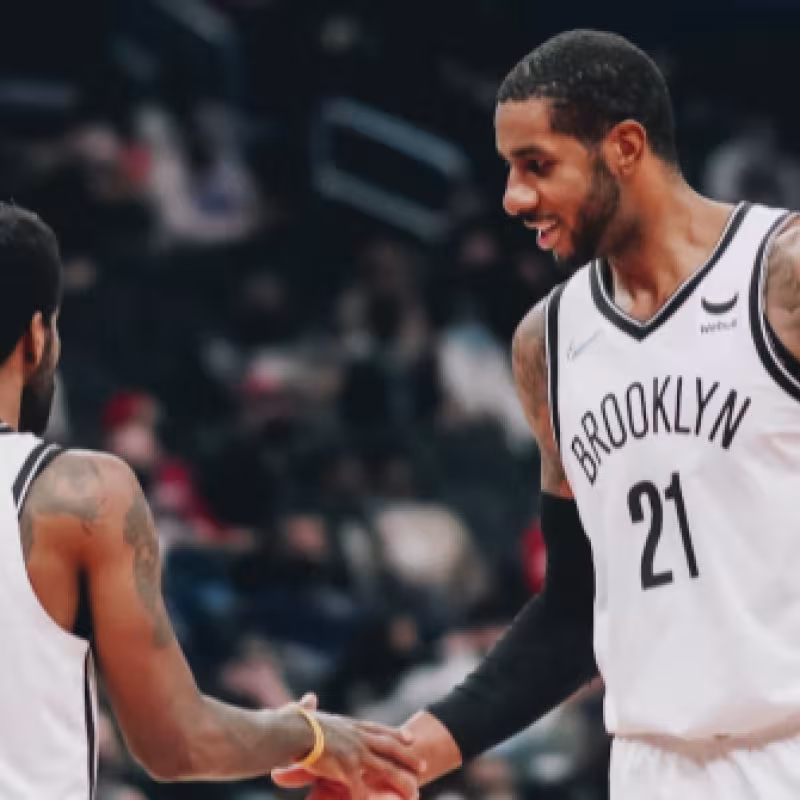 Kyrie Irving y LaMarcus Aldridge lideran la apurada victoria de los Nets
