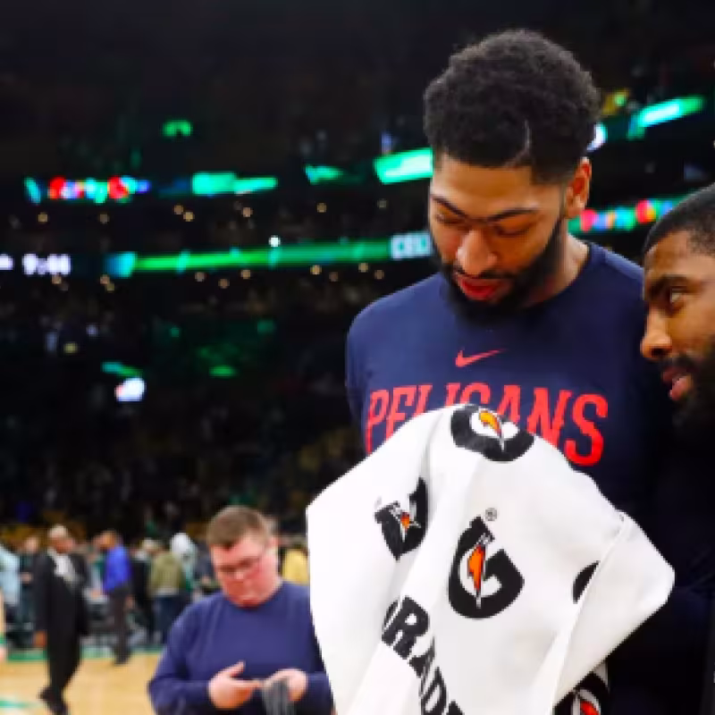 Kyrie Irving y Anthony Davis.