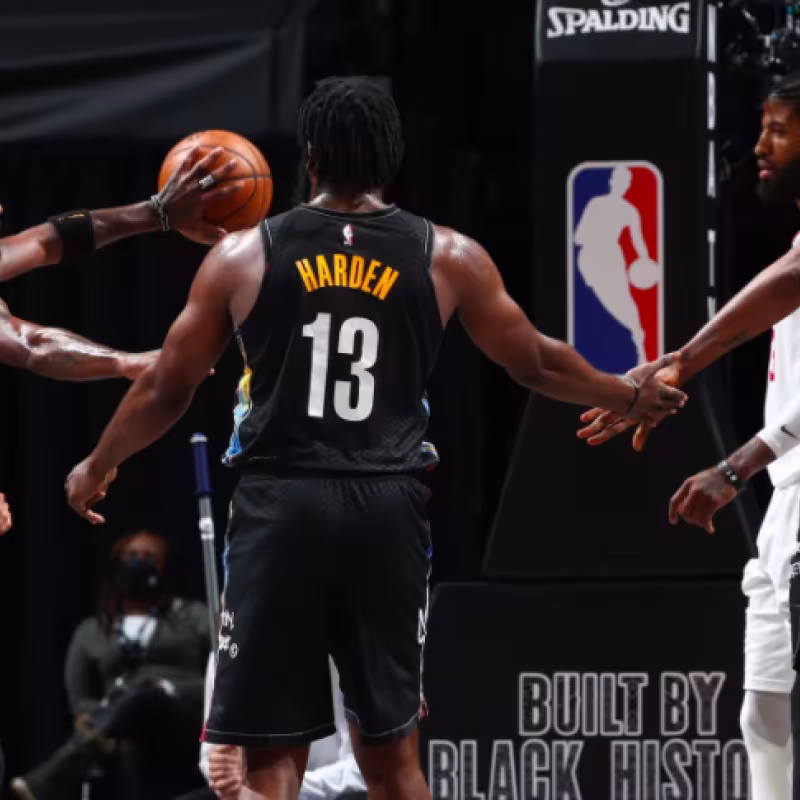 Irving, Harden y Durant, estrellas de los Nets.