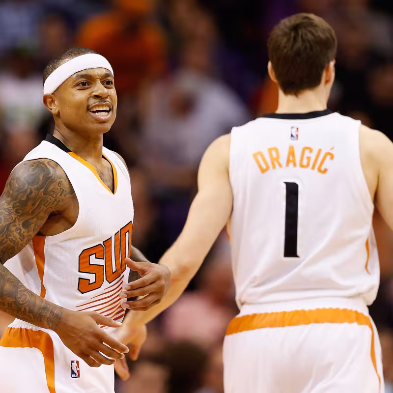 Isaiah Thomas y Goran Dragic en órbita de Dallas Mavericks. Foto: gettyimages