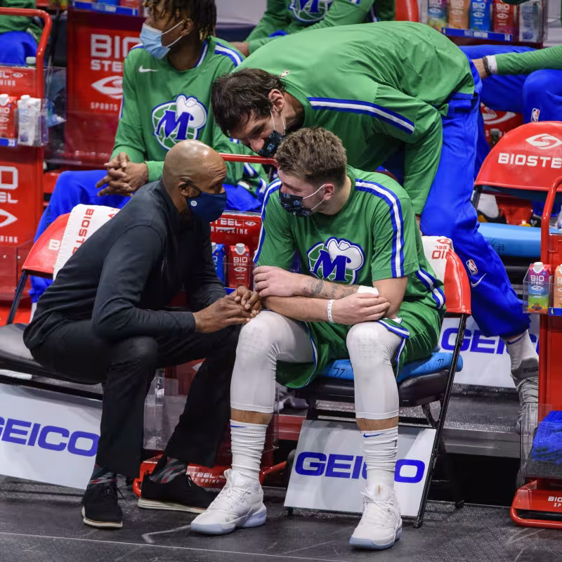Jamahl Mosley, asistente en los Mavs, será el nuevo entrenador de Orlando Magic
