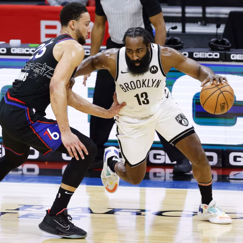 James Harden y Ben Simmons podrían cambiar de equipo