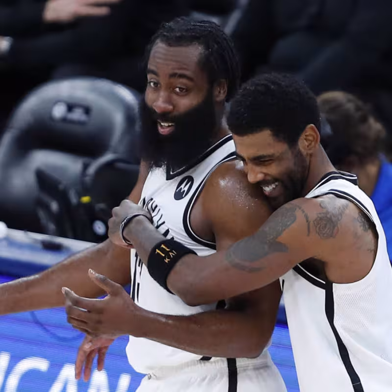 James Harden y Kyrie Irving, imparables.