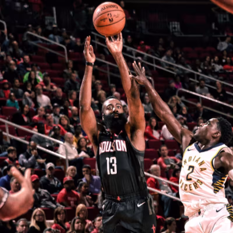 40 puntos de Harden para la primera victoria en casa de los Rockets