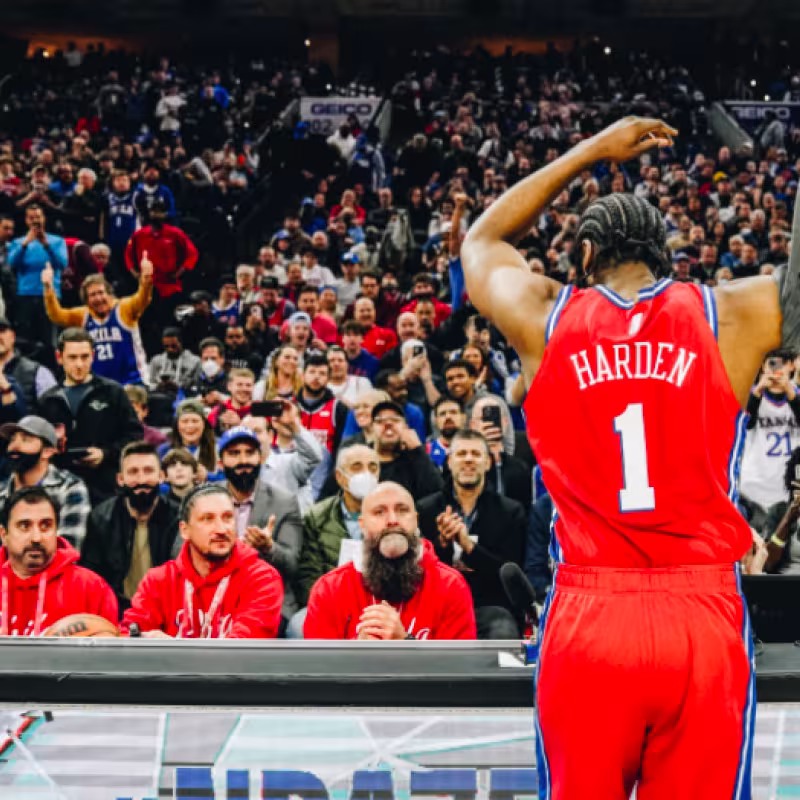James Harden, estrella de Philadelphia 76ers.