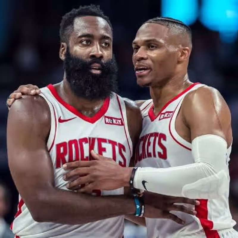 James Harden y Russell Westbrook, jugadores de Houston Rockets.