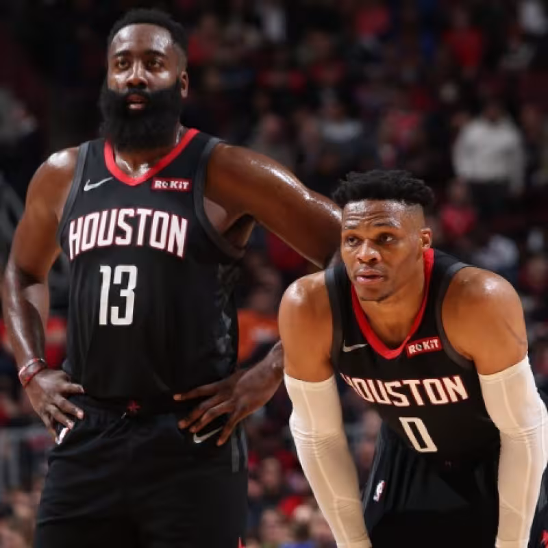 James Harden y Russell Westbrook, jugadores de Houston Rockets.