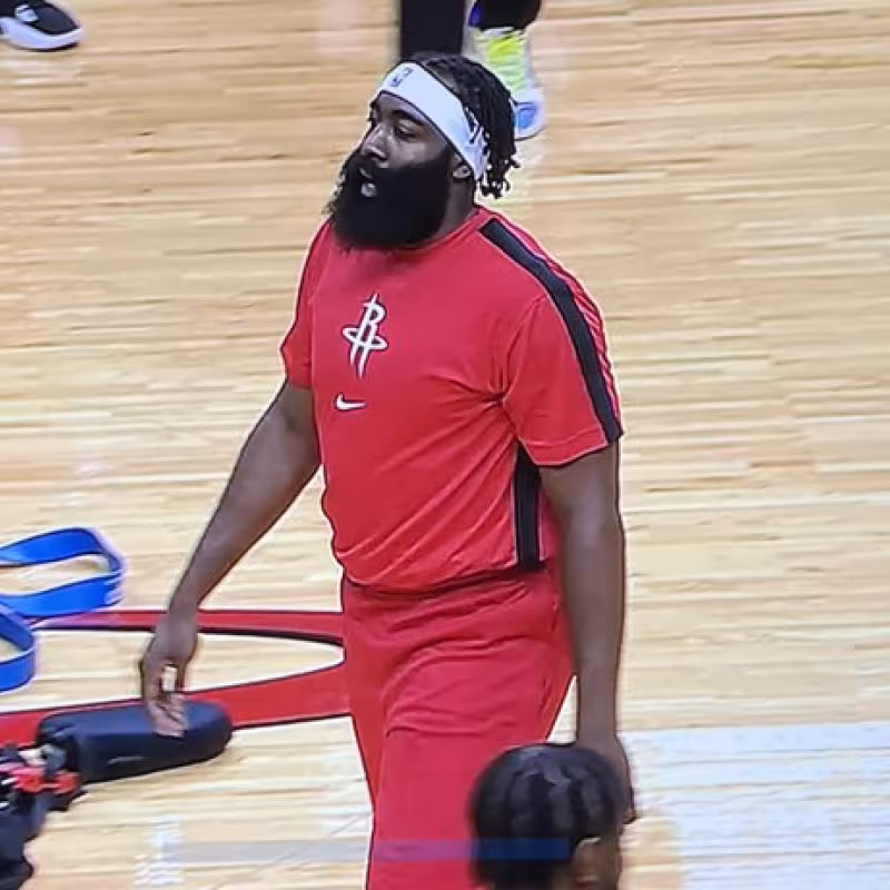 El tremendo sobrepeso de James Harden en su regreso a las canchas