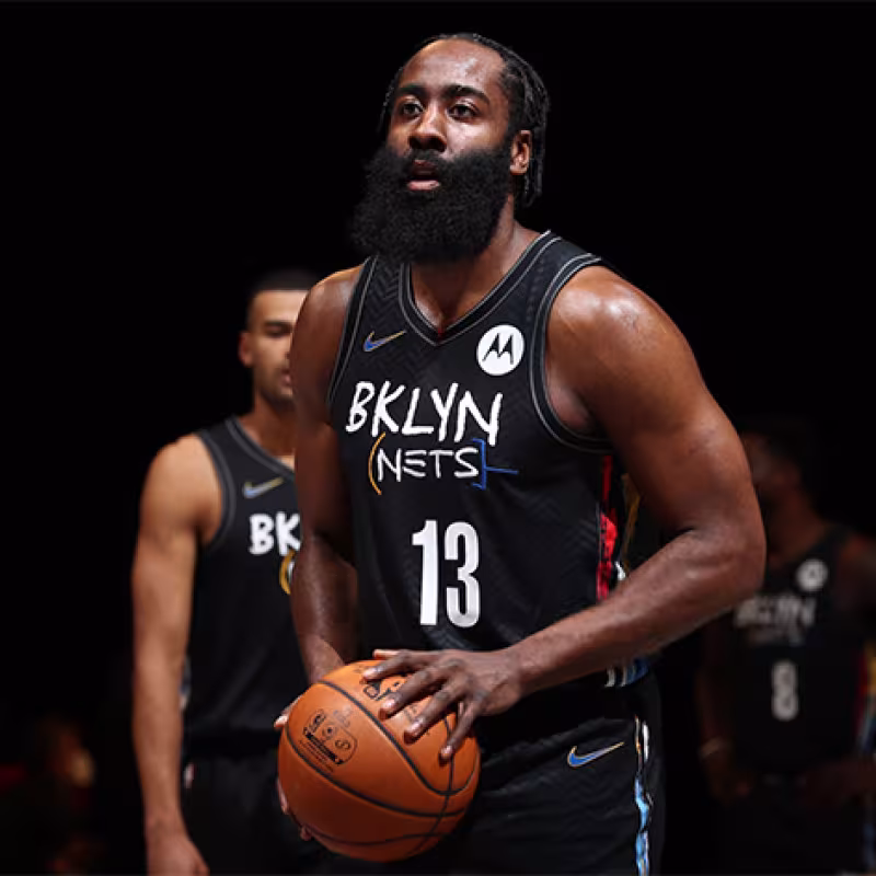 James Harden en un partido de los Brooklyn Nets.