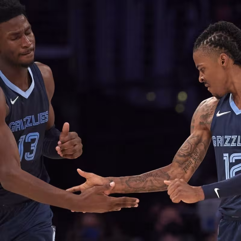 Jaren Jackson Jr. y Ja Morant, jugadores de Memphis Grizzlies.