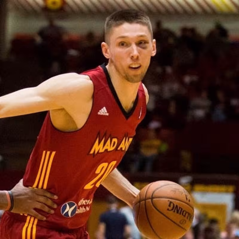 Los Grizzlies le dan una oportunidad a Jarrod Uthoff