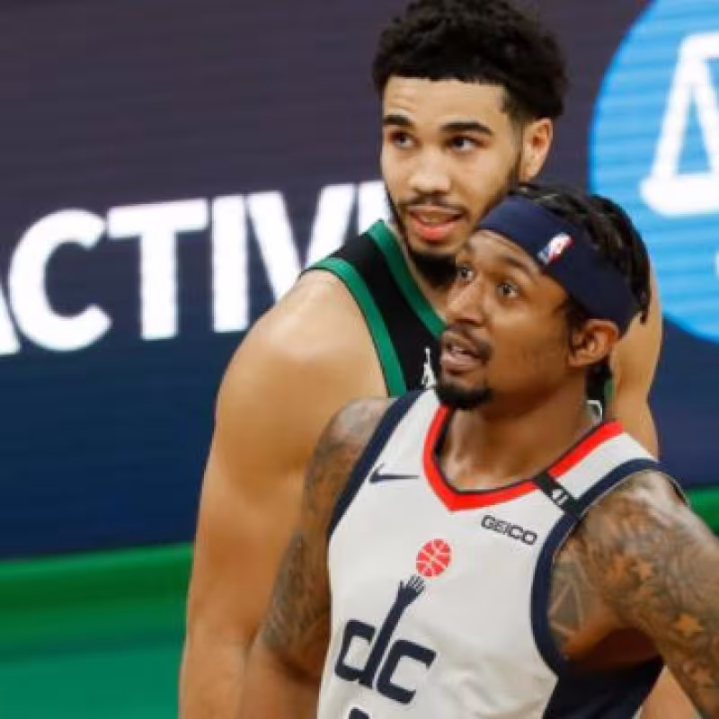 Jayson Tatum y Bradley Beal, contra las normas FIBA