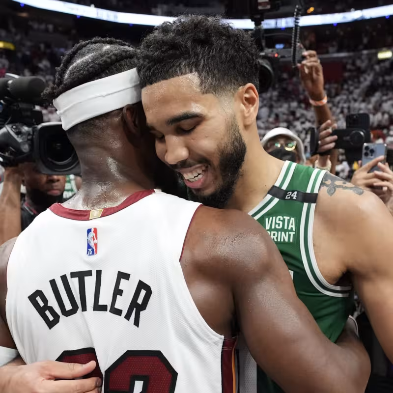 Jayson Tatum y Stephen Curry han protagonizado esta madrugada uno de los duelos de la temporada.