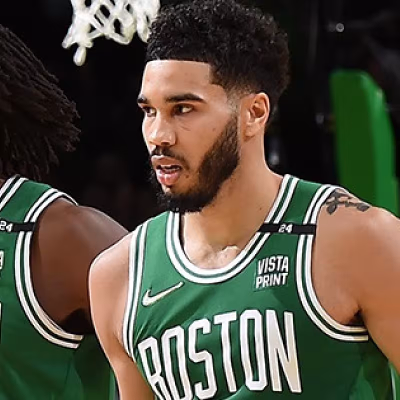 Jayson Tatum y Anthony Davis durante el partido de hoy.