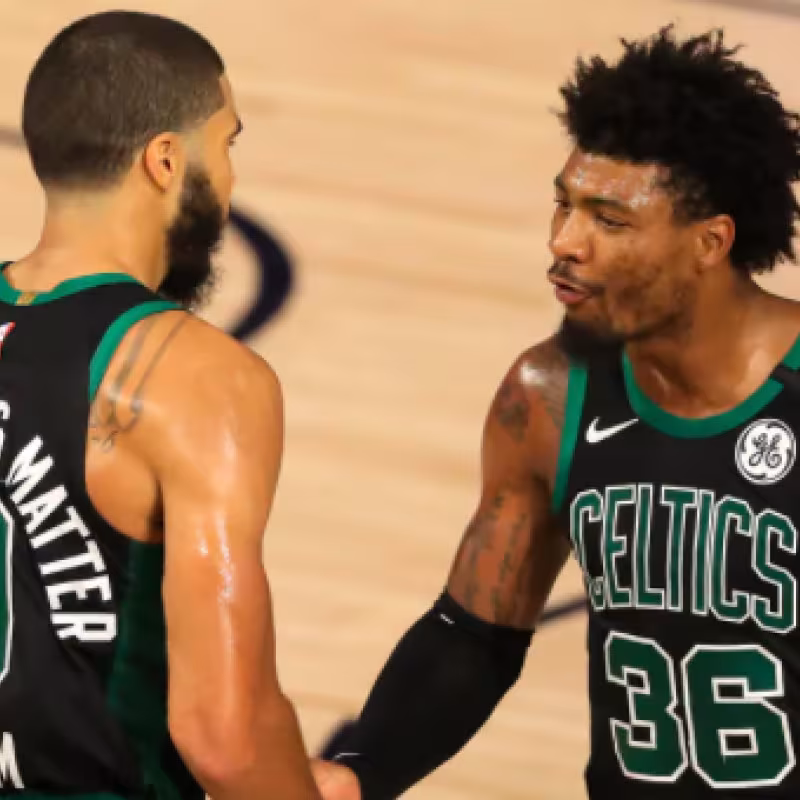 Jayson Tatum y Marcus Smart, estrellas de Boston Celtics.