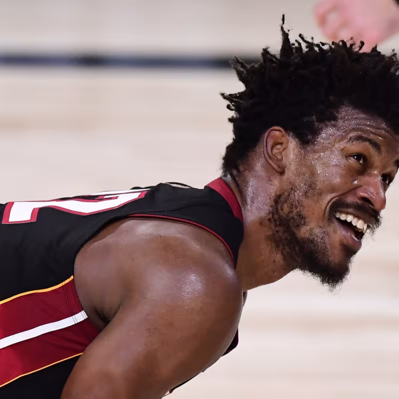 Jimmy Butler y un dato de +/- desastroso en estos playoffs NBA 2021