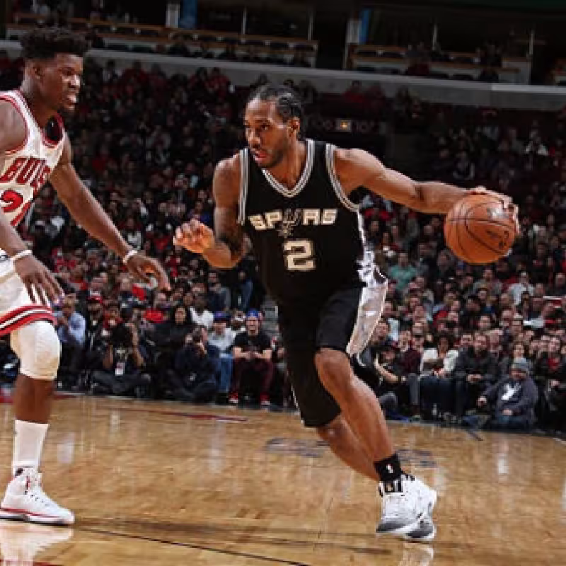 Jimmy Butler y Kawhi Leonard en un partido de la temporada 16/17. Foto: nba.com