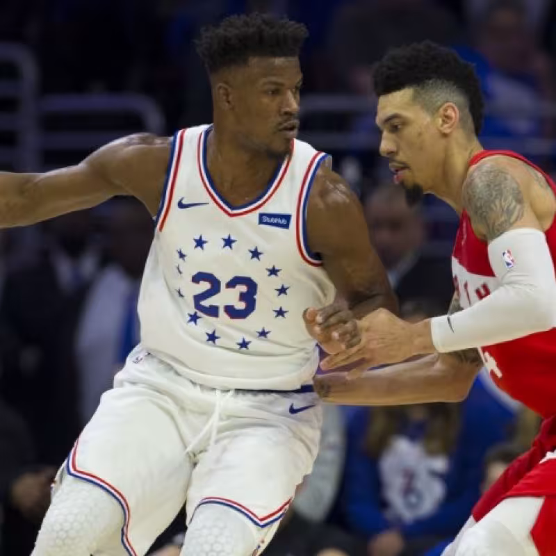 Jimmy Butler y Danny Green durante la serie entre Phila y Toronto.