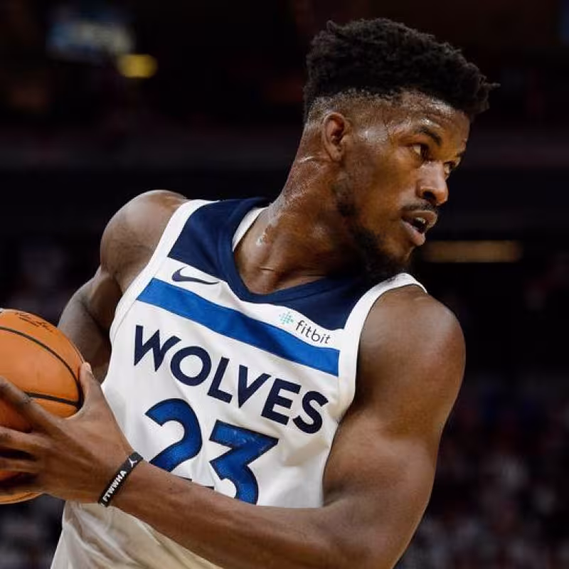 Jimmy Butler, con la camiseta de los Wolves.