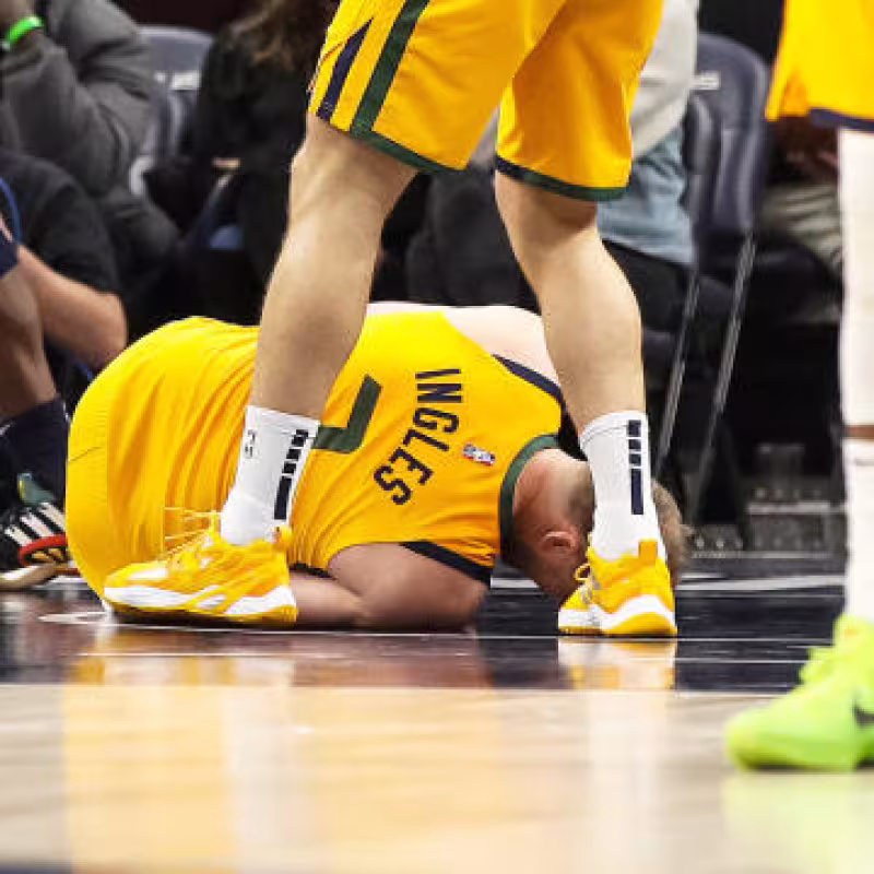 Lesiones NBA: Se confirma lo peor con Joe Ingles y Trae Young sufre molestias