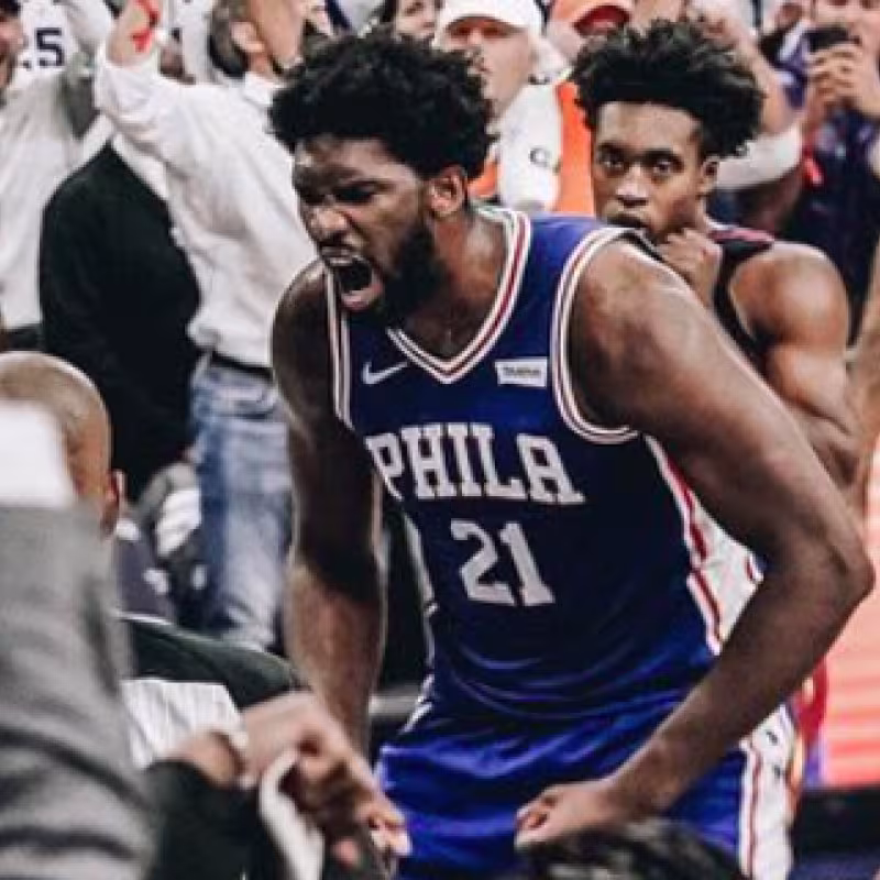 Joel Embiid le da el triunfo a los Sixers con un mate al final del partido ante los Cavs