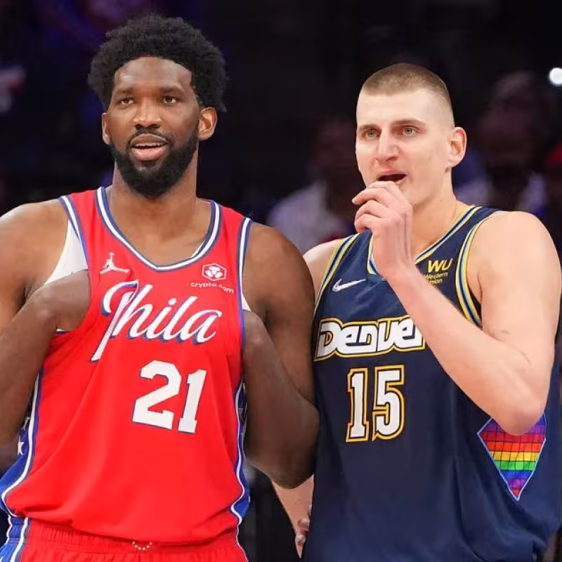 Joel Embiid, junto a Nikola Jokic, los dos mejores pivots de la NBA. 