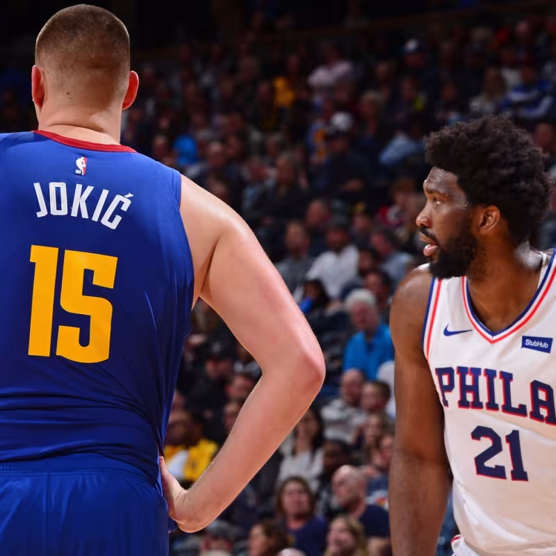 Joel Embiid y Nikola Jokic, favoritos al MVP de la NBA.