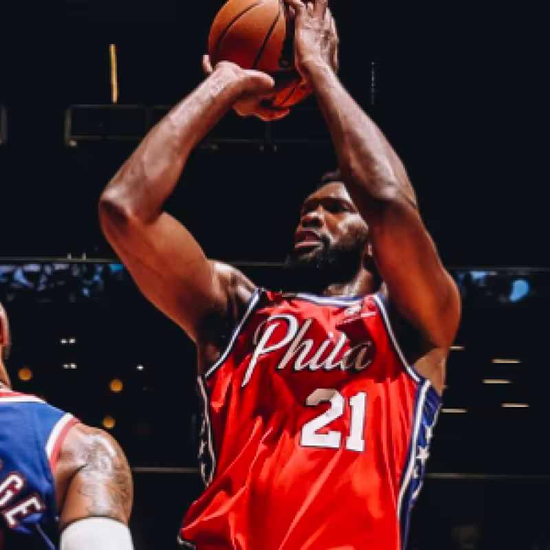 Joel Embiid le amarga las uvas a James Harden y Kevin Durant