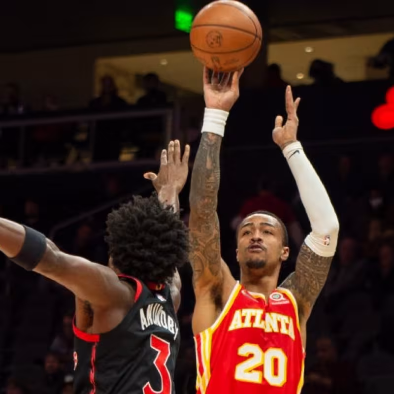 John Collins y OG Anunoby, jugadores de la NBA.