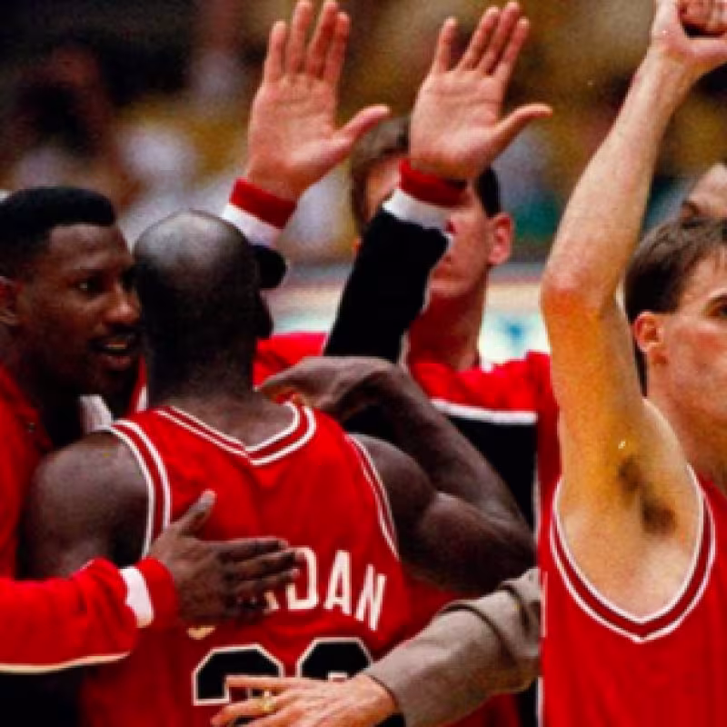John Paxson, junto a Michael Jordan y el resto de sus compañeros de Chicago Bulls.