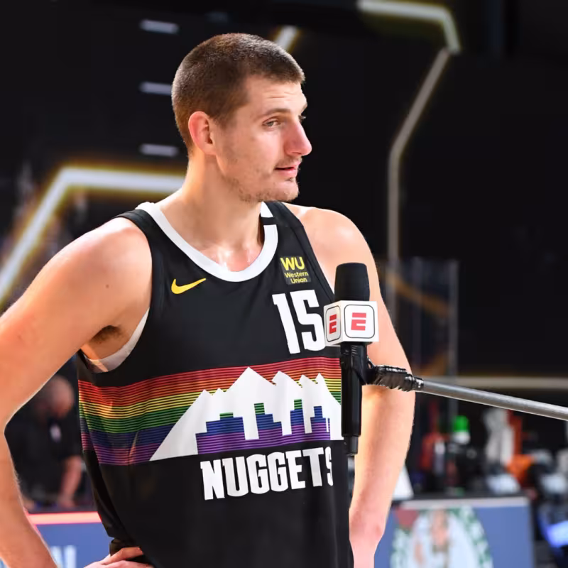 Nikola Jokic hace historia en los playoffs