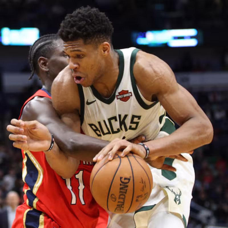 ¿Giannis Antetokounmpo y Jrue Holiday? Así sería el traspaso entre Bucks y Pelicans