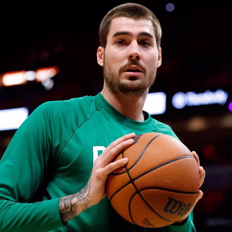 Juancho debuta en la derrota de Celtics y Garuba juega minutos de la basura