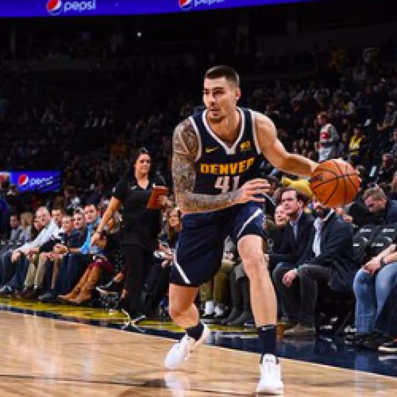 Un desatado Juancho Hernangómez lidera la paliza de los Nuggets a los Hawks