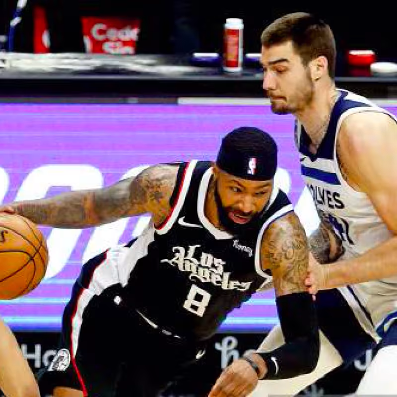 Juancho Hernangómez, defendiendo a Marcus Morris. Foto: Getty 