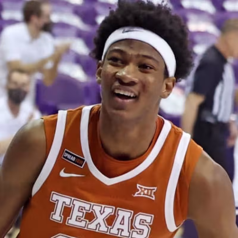 Kai Jones, Sexto Hombre del Año en la NCAA que se presenta al NBA Draft 2021.