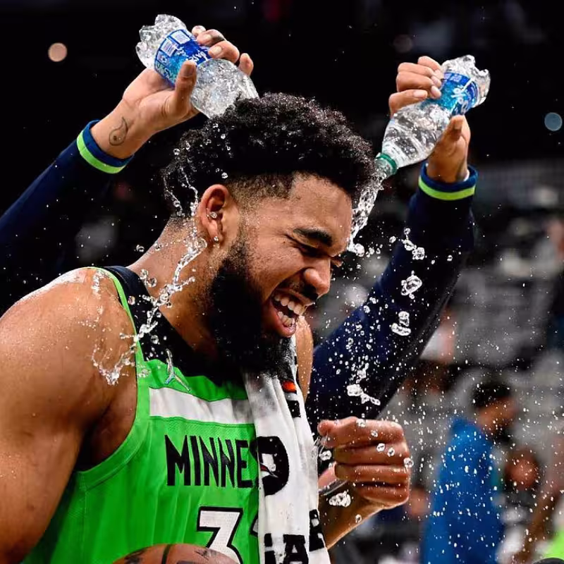 Magic Johnson cree que Karl-Anthony Towns debe optar al MVP de la temporada NBA 2022