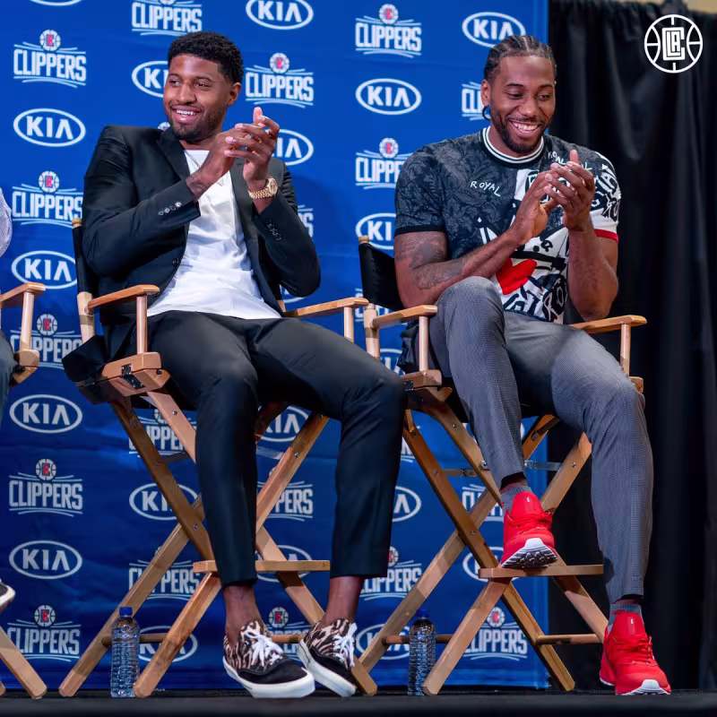Las dos estrellas en su presentación. Foto: @LAClippers