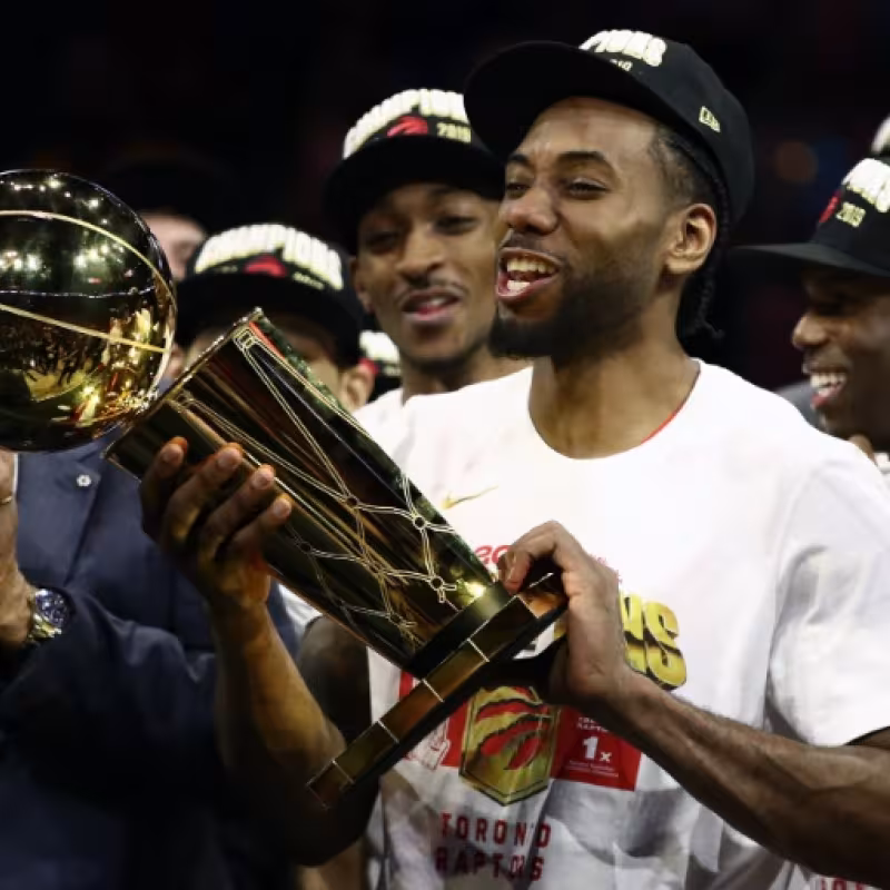 Kawhi Leonard, nombrado Atleta del Año 2019 por Associated Press.