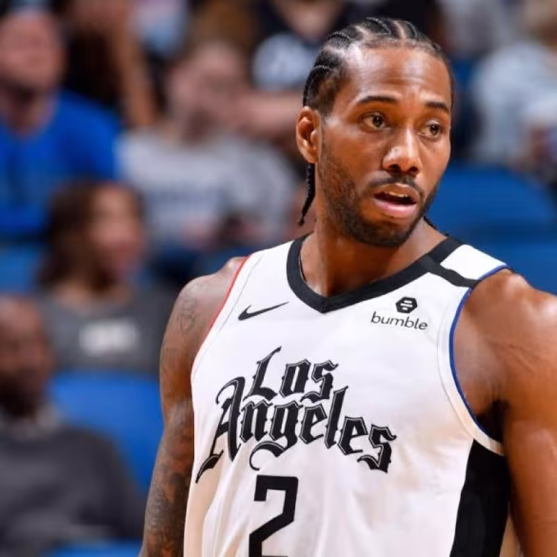Kawhi Leonard, con la camiseta de los Raptors.