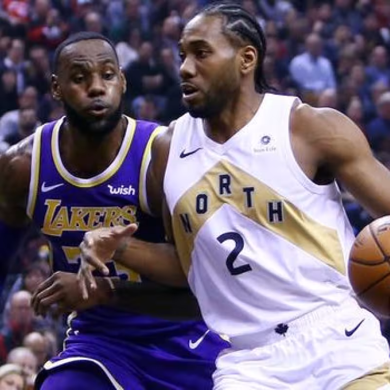 Kawhi Leonard y LeBron James podrían acabar siendo compañeros.